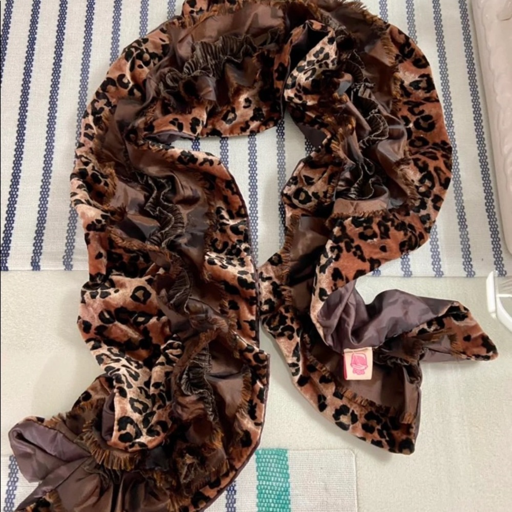 LEOPARD PRINT SCARF - Picture 4 of 10